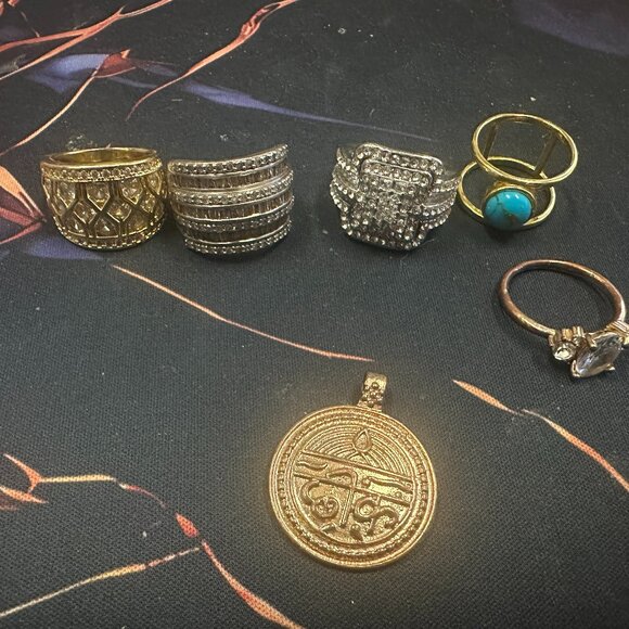 Bundle of Jewelry - Picture 1 of 1